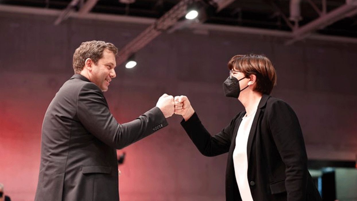 Almanya'da Sosyal Demokrat Parti'nin eş genel başkanları yeniden Esken ve Klingbeil oldu