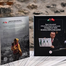 Başkan Erdoğan'dan Miçotakis'e anlamlı hediye