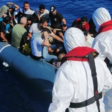Datça'da 14 düzensiz göçmen karaya çıkarıldı