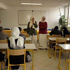 Fransa'da, Müslüman öğrencilerin eğitim gördüğü liseye kamu desteği kesildi