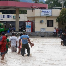 Filipinleri fırtına vurdu... Binlerce kişi yerinden oldu