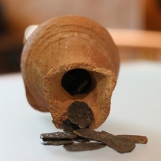 Karabük'te bulunan "kumbara"dan yaklaşık 1400 yıllık 10 sikke çıktı