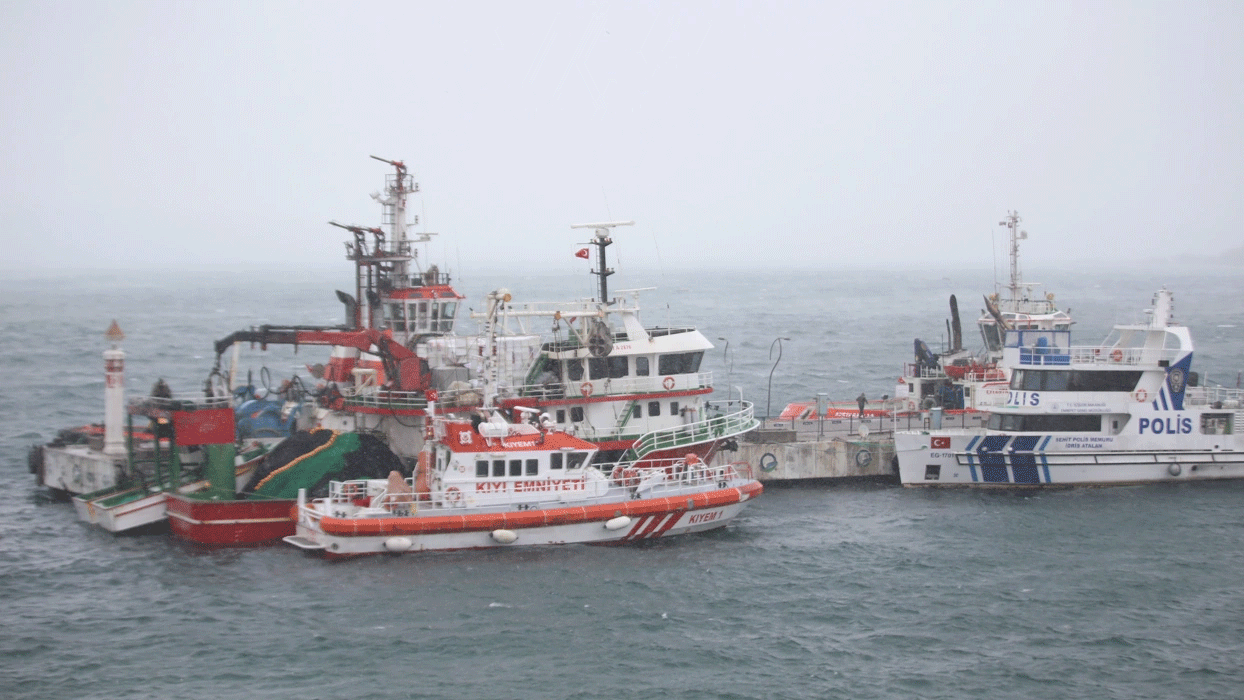 Çanakkale Boğazı'ndaki feribot seferleri fırtına nedeniyle durduruldu