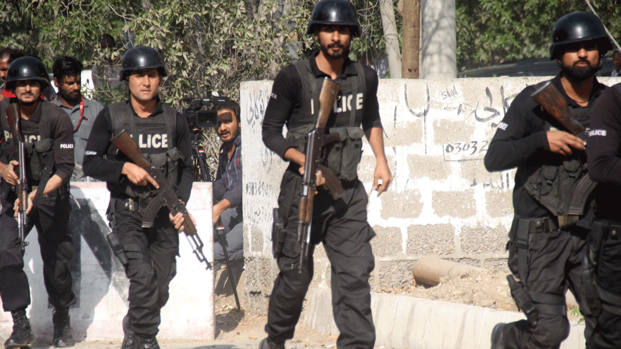 Pakistan'da bombalı saldırı hazırlığındaki teröristler yakalandı