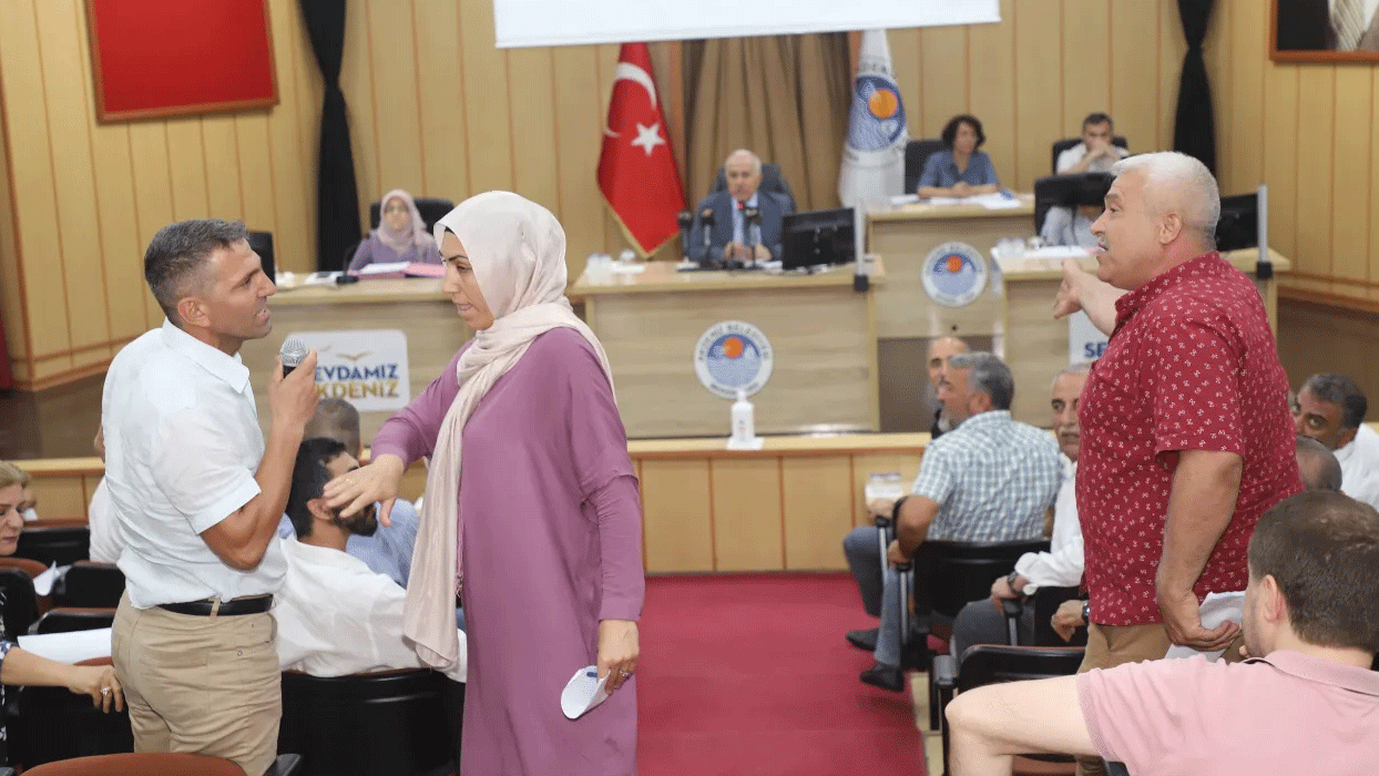 "İstiklal marşı okumak zorunda değilim " demişti: CHP ve DEM'den skandal ortak aday!