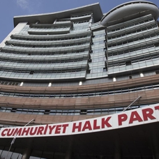 CHP'de "yetki" krizi istifa getirdi