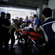 İsrail'in Tulkerim'de ambulansı vurması sonucu 2 sağlık çalışanı yaralandı