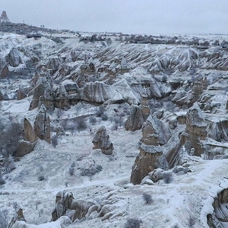 Kapadokya'nın manzarasına kar güzelliği eklendi