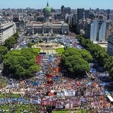 Arjantin'de binlerce kişi genel grev kapsamında hükümeti protesto etti