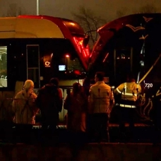 İstanbul'da iki tramvay kafa kafaya çarpıştı 