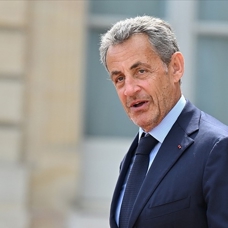 Eski Fransa Cumhurbaşkanı Sarkozy'ye hapis cezası