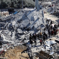 İsrail 135 gündür Gazze Şeridi'ni hava, kara ve denizden bombalamaya devam ediyor