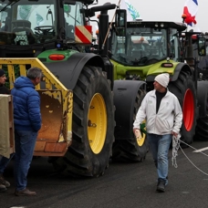 Fransa'dan çiftçilerin taleplerine karşılık geri adım