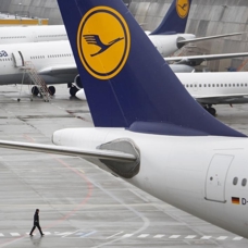 Alman hava yolu şirketi Lufthansa personeli 3 günlük greve gidecek