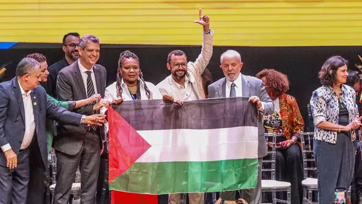 Brezilya Devlet Başkanı Silva Filistin bayrağı açtı