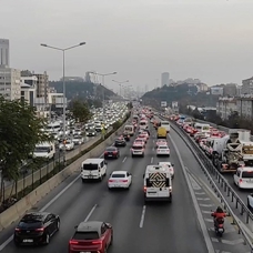 İstanbul'da trafik kilit! Yağışlı hava yoğunluk oluşturdu