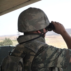 Türkiye'ye girmeye çalışan PKK/PYD'li 2 terörist Suriye sınırında yakalandı
