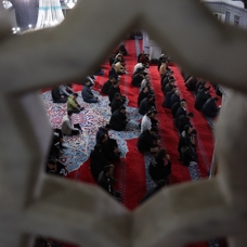 Türkiye'nin dört bir yanında Ramazan ayının ilk teravih namazı kılındı