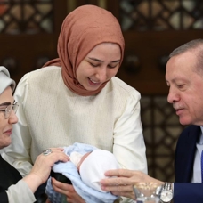 Emine Erdoğan: Şehitlerimizi rahmet, gazilerimizi minnetle anıyorum