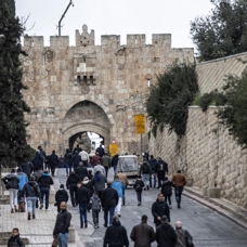 İşgalci İsrail, Mescid-i Aksa'ya açılan kapıya dikenli tel çekti