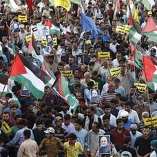 Pakistan'da binlerce kişi, "İsrail'in Gazze'deki soykırımının son bulmasını" talep etti