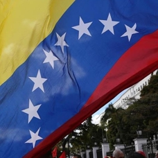 Venezuela, Arjantin uçaklarına hava sahasını kapattı