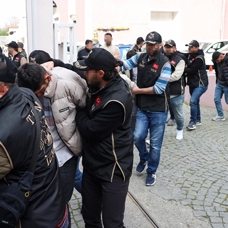 İzmir'de DEM Parti'nin Nevruz etkinliğiyle ilgili 82 kişi gözaltına alındı