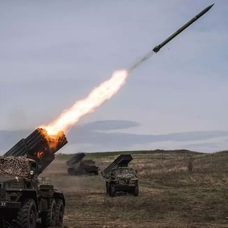 Kırım'da kırmızı alarm... Ukrayna'dan peş peşe roket saldırısı