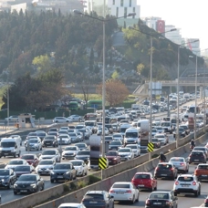 'Yeniden Büyük İstanbul Mitingi' nedeniyle bazı yollar trafiğe kapandı