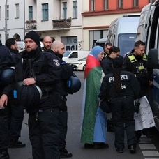 Berlin polisi Filistin destekçisi göstericilere sert müdahale etti