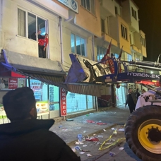 Denizli'de CHP binasında balkon çöktü: Çok sayıda yaralı var