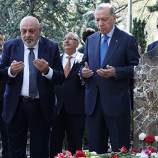 Başkan Erdoğan'dan Alparslan Türkeş'in mezarına ziyaret