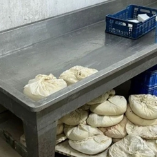 İzmir'de mide bulandıran olay! Tarihi geçmiş yaklaşık 20 ton peynir ele geçirildi