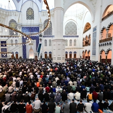 Kadir Gecesi dualarla idrak edildi: Vatandaşlar camilere akın etti