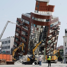 Tayvan'daki 7,4'lük depremde ölenlerin sayısı 12'ye yükseldi