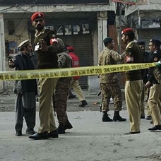 Pakistan'da camiye el bombalı saldırı: Bir polis yaşamını yitirdi