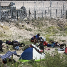 ABD-Meksika sınırında düzensiz göç krizi!