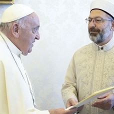 Papa Franciscus'tan Başkan Erdoğan'a dünya barışına yaptıkları için teşekkür