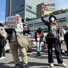 Tokyo'nun işlek noktalarından Şincuku'da "Filistin için ses ver" gösterisi düzenlendi