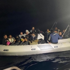 Fethiye açıklarında batan can salındaki 13 düzensiz göçmen kurtarıldı 