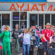 Antalya Havalimanı'nı 3 ayda 3 milyon yolcu kullandı