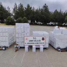 İzmir'de 8,5 ton etil alkol ele geçirildi 