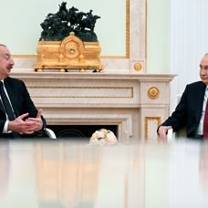 Aliyev ile Putin bir araya geldi