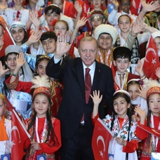 Başkan Erdoğan, Beştepe'de çocukları kabul etti