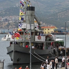 TCG Nusret Müze Gemisi, İzmir'de halkın ziyaretine açıldı