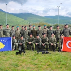Mehmetçik'ten Kosovalı askerlere keskin nişancı eğitimi 
