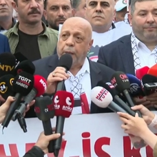 Sendika temsilcileri Taksim Anıtı'na çelenk bıraktı
