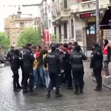 Taksim provokasyoncularına müdahale! Gözaltına alındılar 