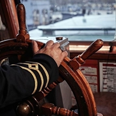 Gemilere kılavuzluk yapan kaptan ve personelin güvenliği dünya standartlarında olacak