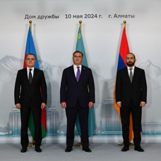 Azerbaycan ve Ermenistan arasında barış müzakereleri! Dışişleri bakanları görüştü